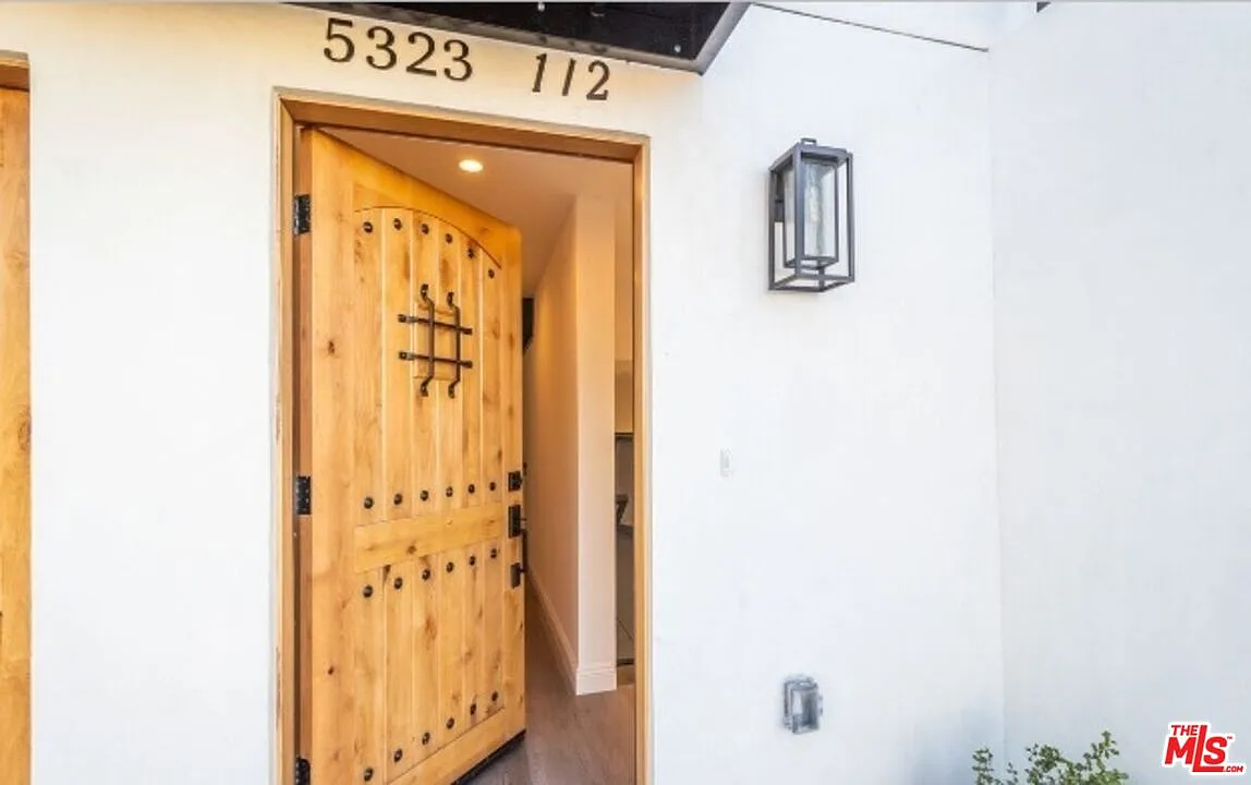 3 bed, 3.0 bath, 1950 sqft, $5,295 — Photo 2