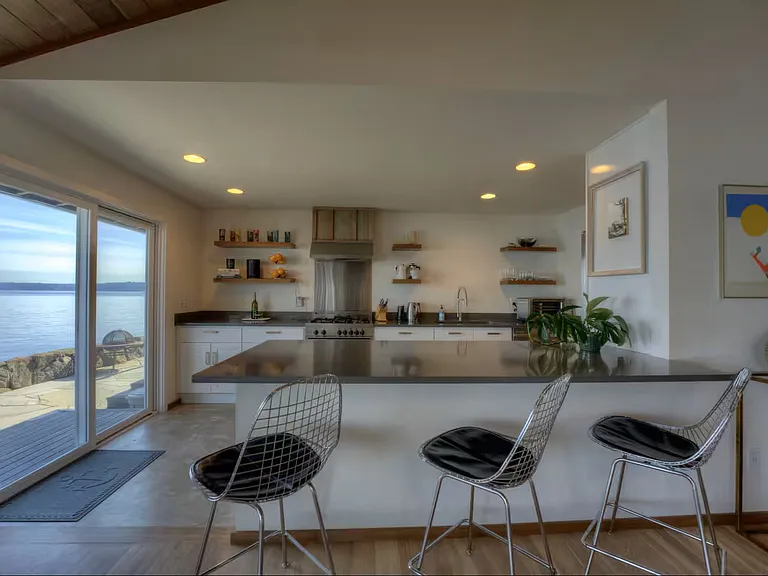10835 Point Vashon Dr SW — Photo 8