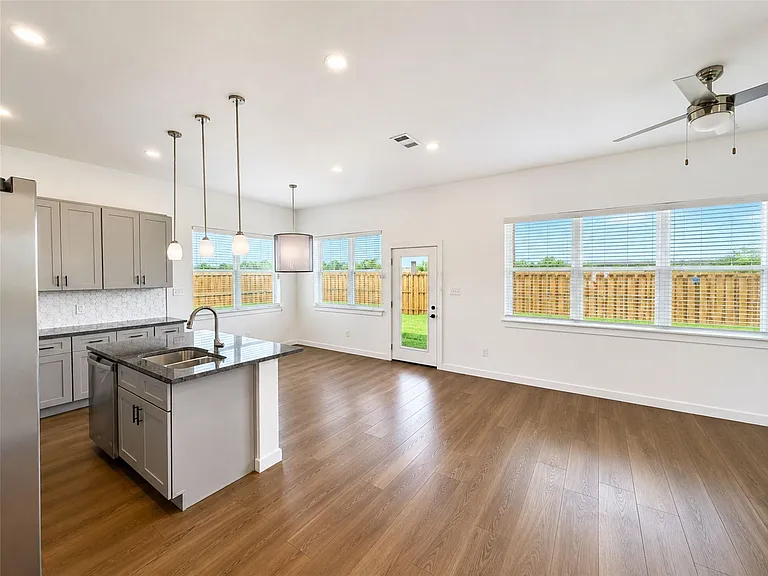 130 Zion Rd — Photo 4
