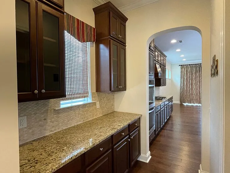 1223 Oleander Ln — Photo 4