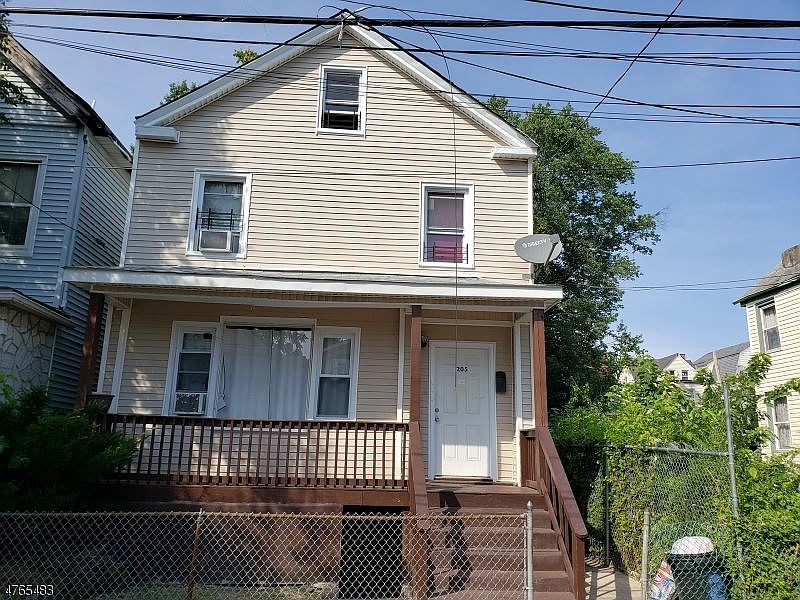 2nd image of 205 Wallace St