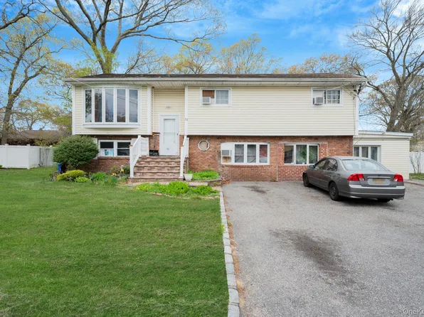 72 Rockland Avenue, West Babylon, NY 11704