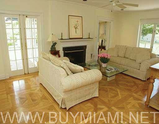 3rd image of 120 E Di Lido Dr