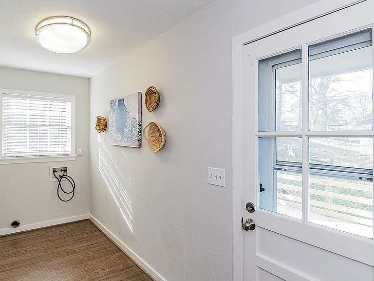 100 Marsey Ln — Photo 6