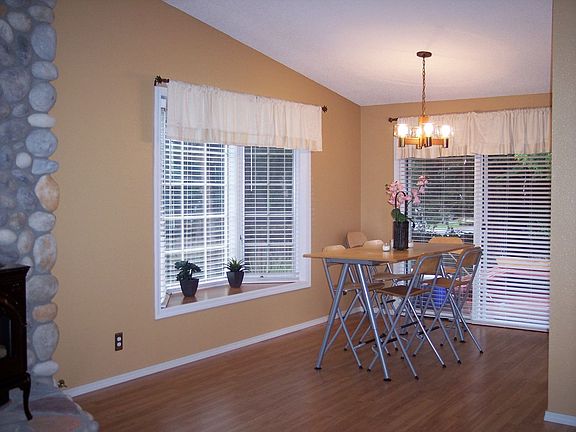 bay window - window seat dining room
