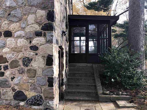 4th image of 210 Snow Ave