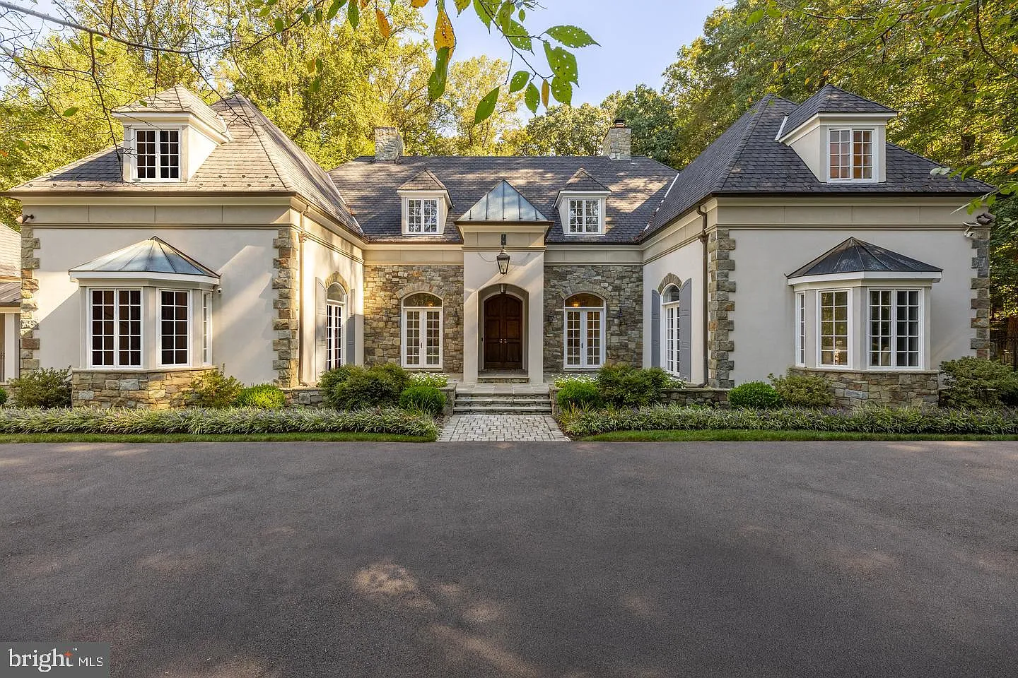 6 bed, 5.5 bath, 10150 sqft, $22,500 — Photo 2