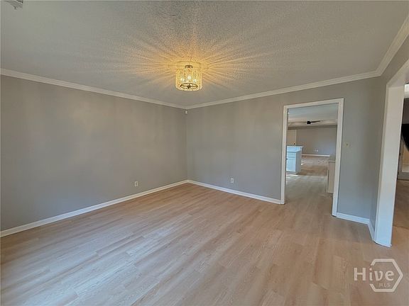 5th image of 10 Cove Drive