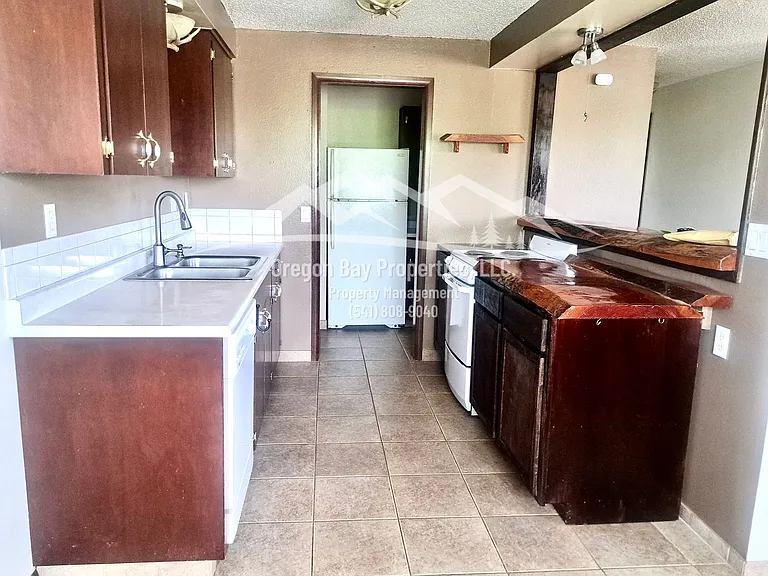 1025 Garfield Ave — Photo 7