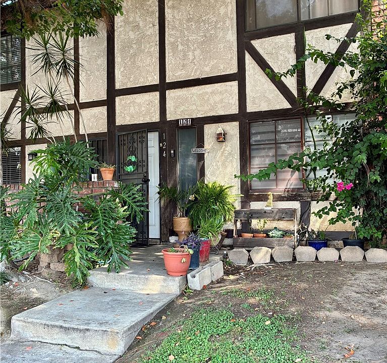 1st image of 124 E Merrill Ave