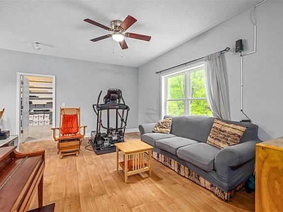 4th image of 527 Louden Ridge Rd