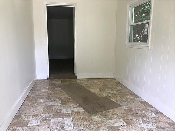 3rd image of 603 E Jefferson St