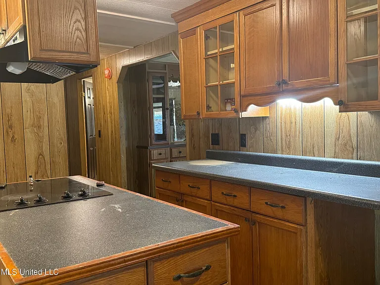 1213 Lake Shore Dr — Photo 4