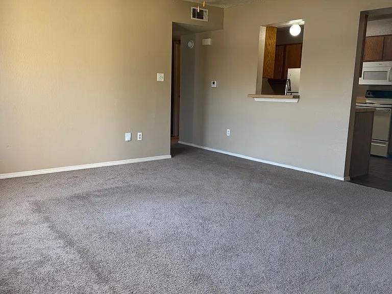 Crown Ridge Apartments — Photo 13