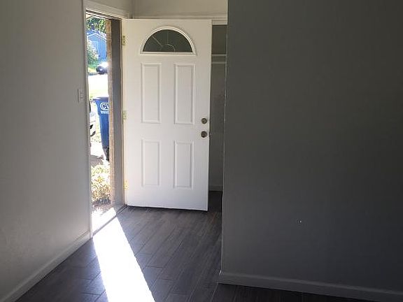 3rd image of 1106 Glenn Dr