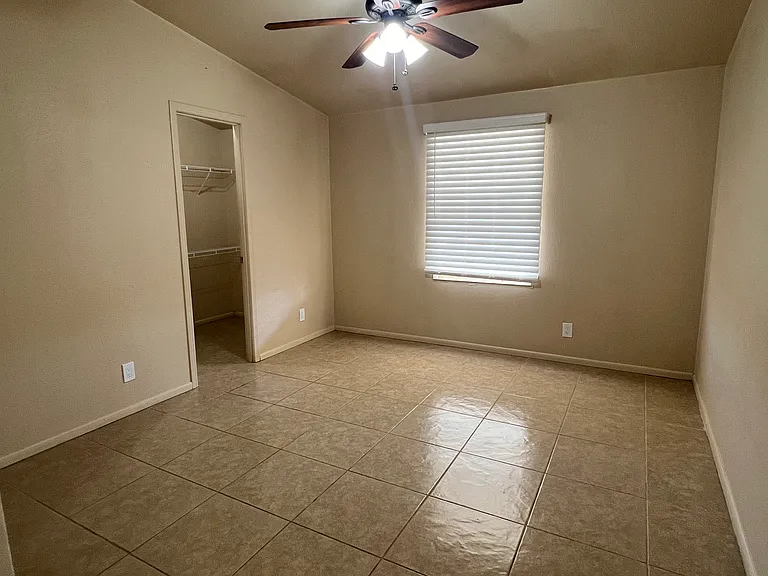 7868 N Reed Rd — Photo 29