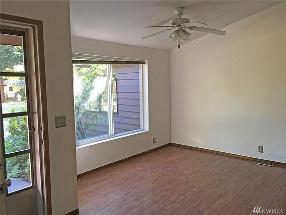 3rd image of 8340 Daphne Ct SE