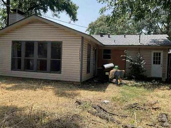 3rd image of 1709 Sylvan Dr