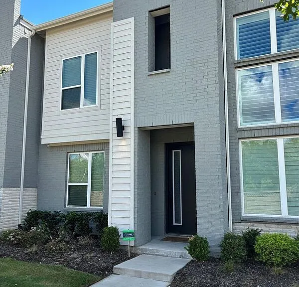 1763 Montgomery Dr — Photo 3