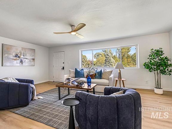 3rd image of 1069 Filer Ave W