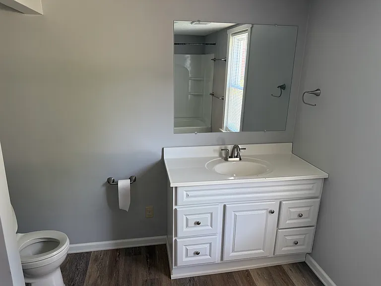 142 E Walnut St — Photo 6