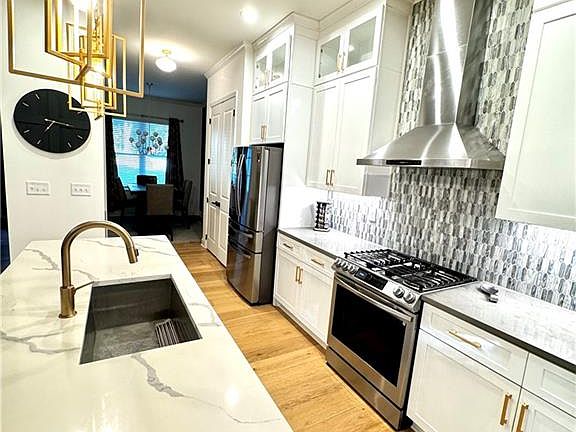 5th image of 68 Lannon Ave NE
