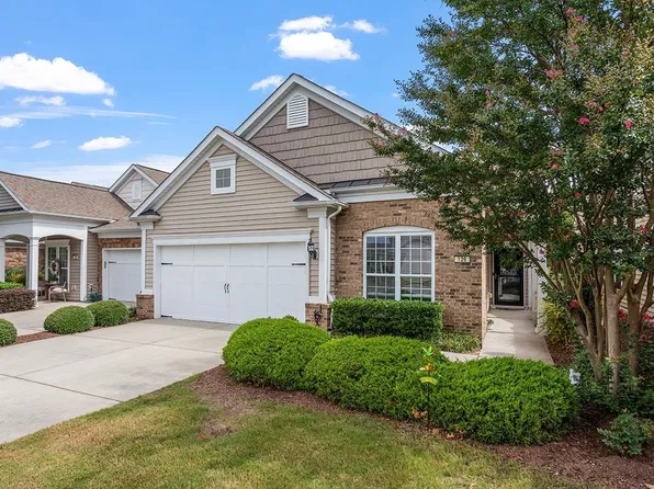 126 Arvind Oaks Cir, Cary, NC 27519