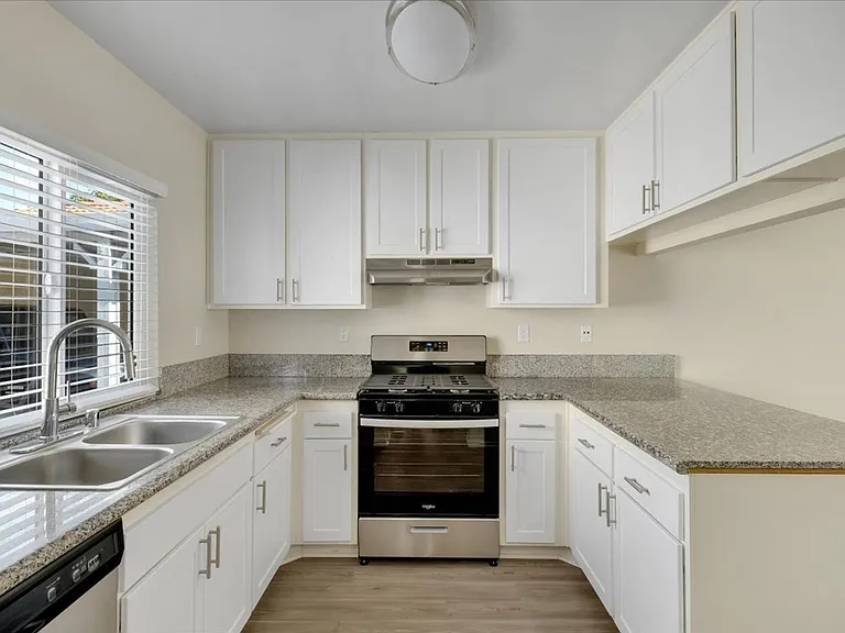 Concord Villas Patio Homes - Riverside, CA — Photo 32