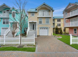 403 8th St, Beach Haven, NJ 08008
