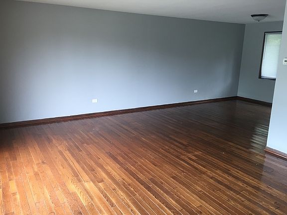 3rd image of 941 E 194th St