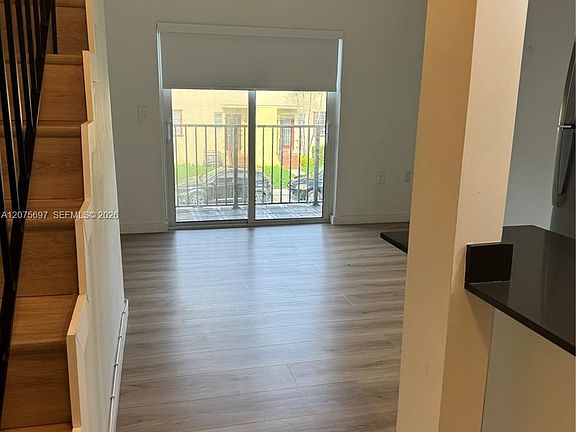 4th image of 1025 SW 6th Ave APT 6
