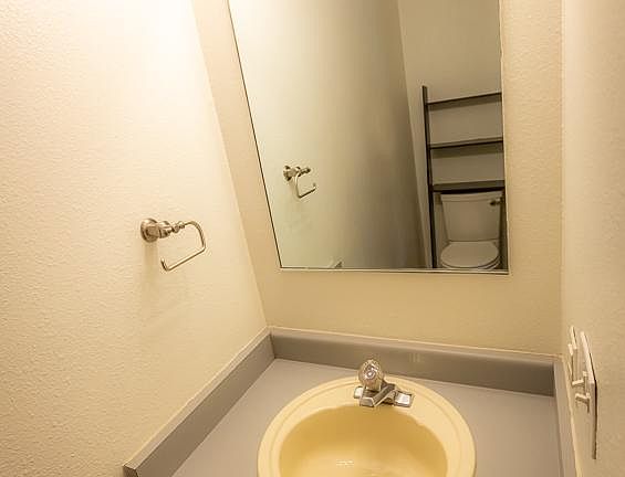 3rd image of 17340 Beaujolais Cir