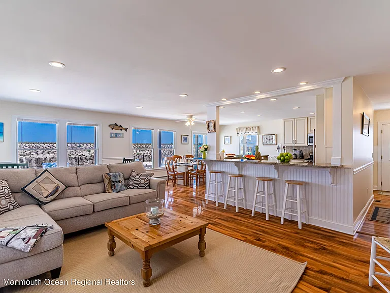1404 Oceanfront #DOWN — Photo 23