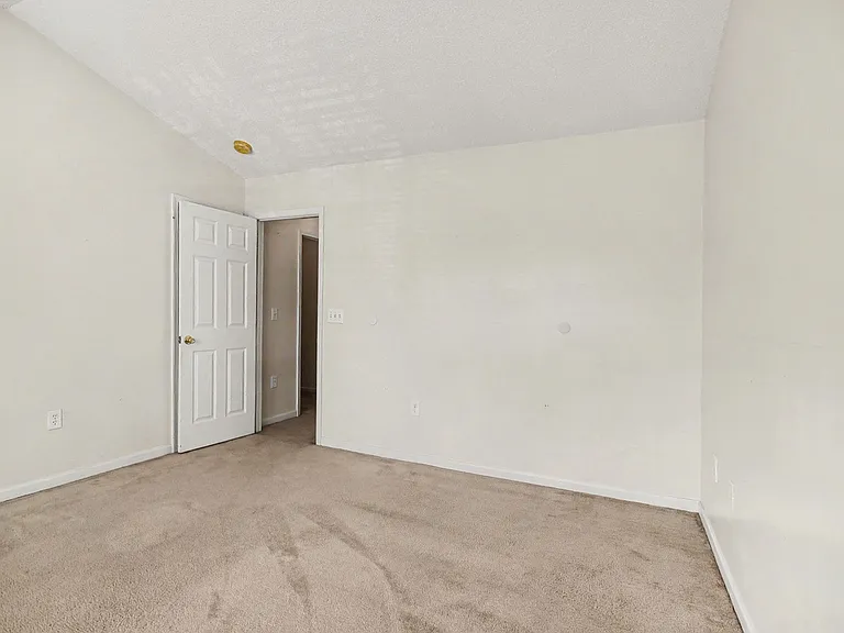 1043 Penny Ln — Photo 15