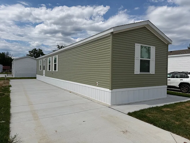 110 Park Dr — Photo 1