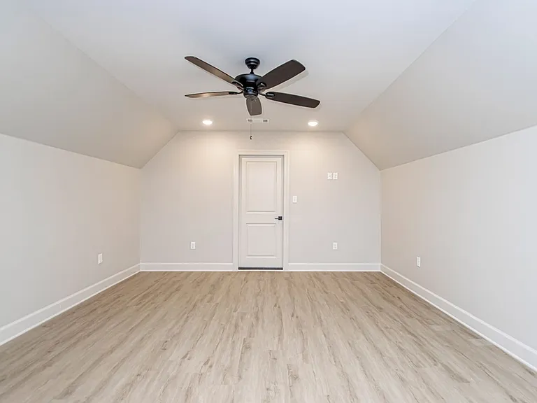 404 Gardens Ln — Photo 23