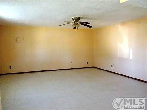 4th image of 670 Jewel Dr