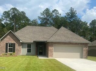 11476 Memphis Cir, Ocean Springs, MS 39564