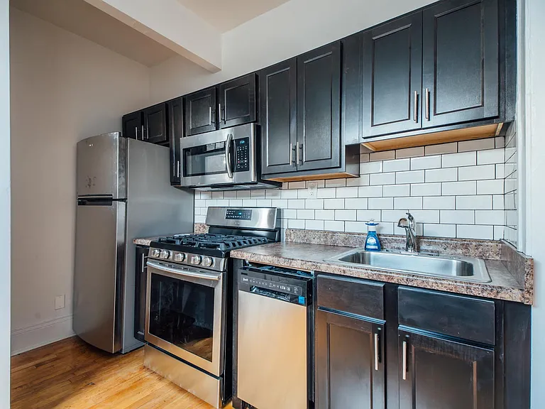 2348 Unit D1, 1BD - Kitchen