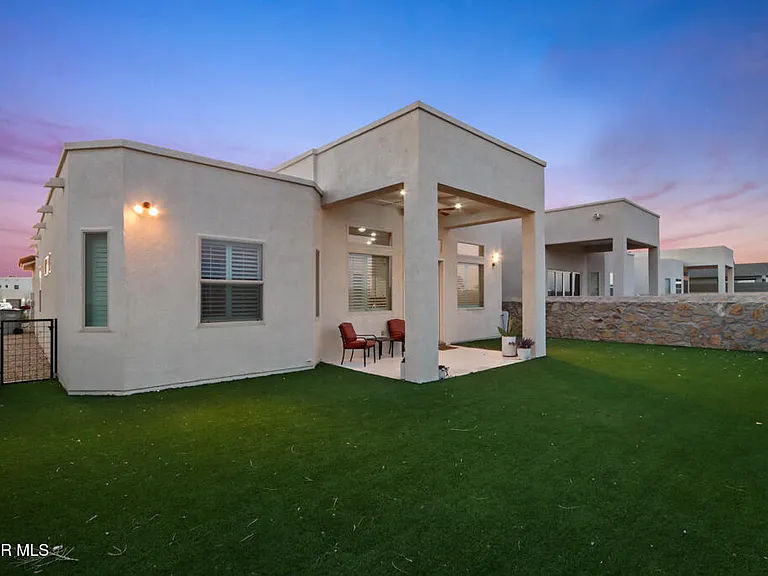 4556 Marisabel Azcarate St — Photo 10