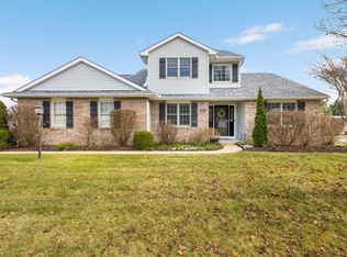51722 Deer Trail Dr, Granger, IN 46530