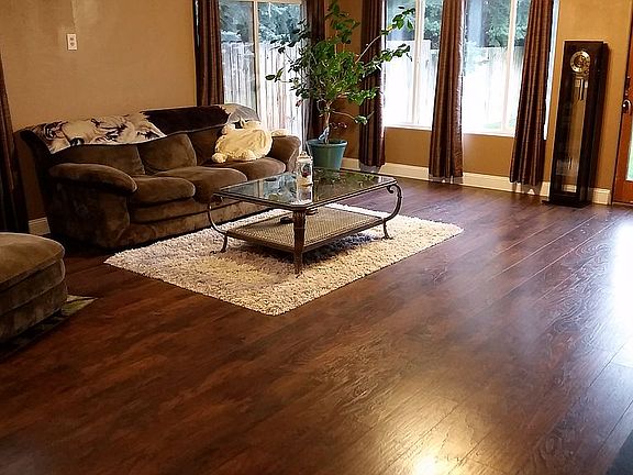 3rd image of 805 Aurora Dr