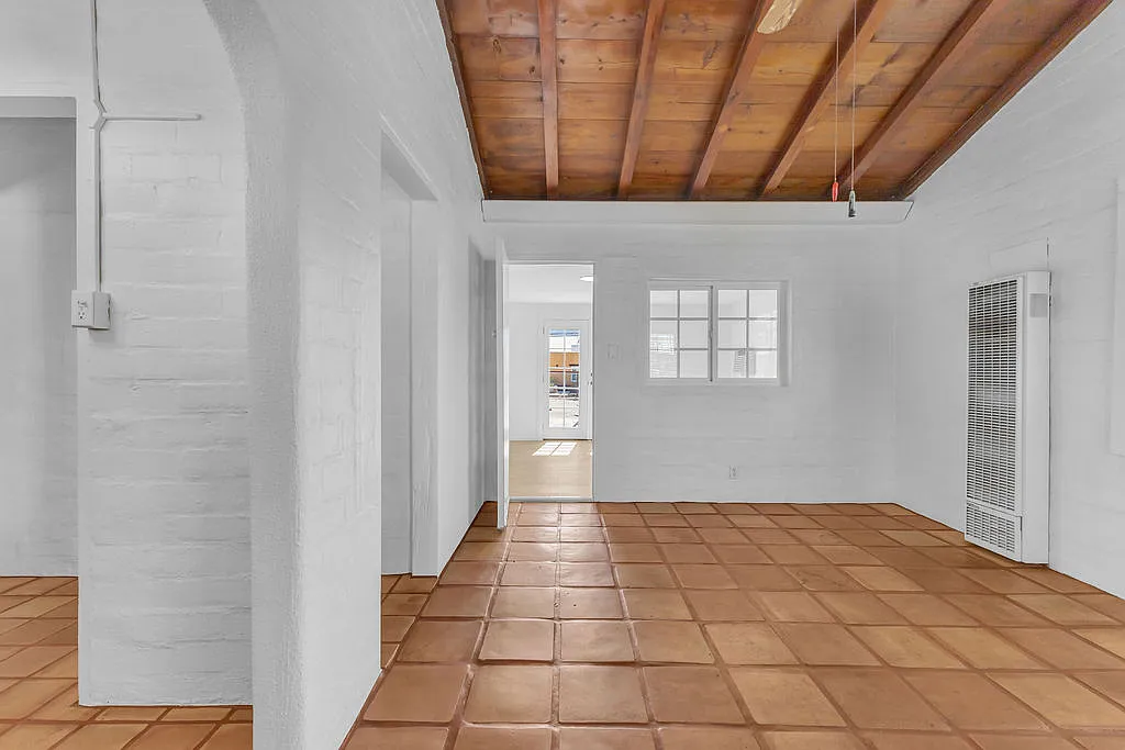 1 bed, 700 sqft, $1,200 — Photo 3