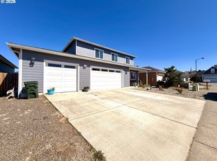 1857 Cabezon Ct, North Bend, OR