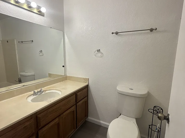 5208 Maximillian Dr — Photo 11