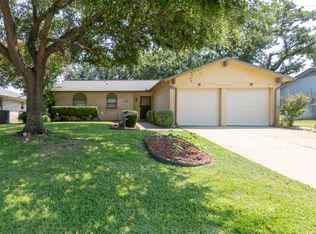 812 Springdale Rd, Bedford, TX 76021