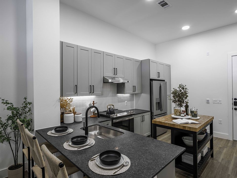 Kitchen Island and breakfast bar
