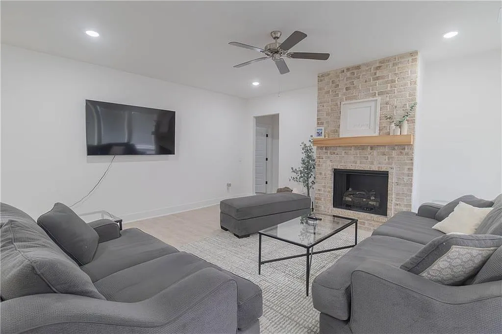 3 bed, 1603 sqft, $2,750 — Photo 4
