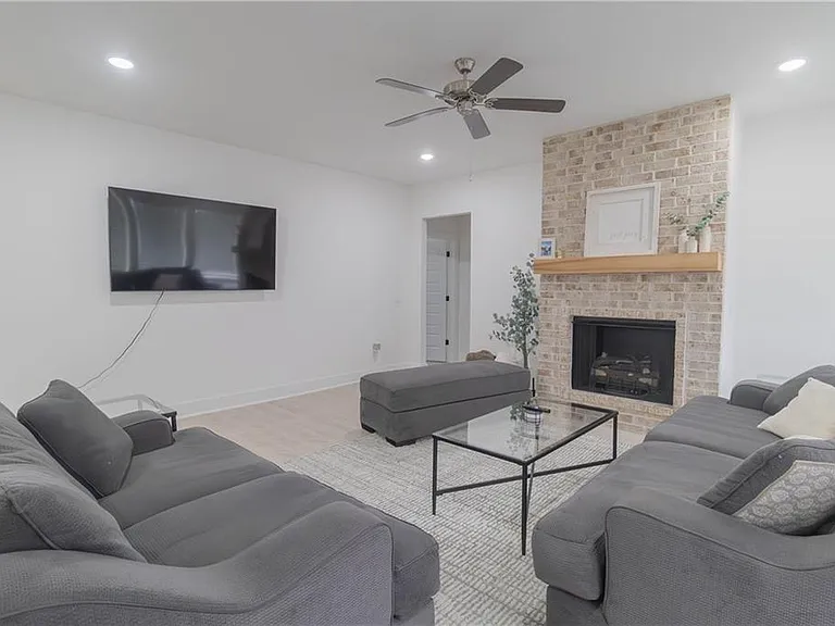 112 S Broyles Ave — Photo 4