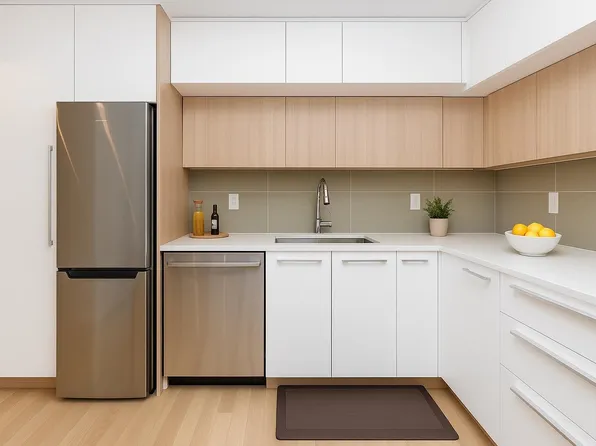 9888 University Cres #411, Burnaby, BC V5A 0G4